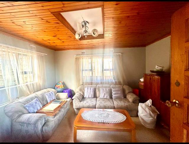 2 BEDROOM HOUSE FOR SALE IN UMLAZI BB